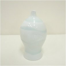 画像2: 岳窯　照井一玄造　青白磁扁壷（銘：水の中）（共箱） (2)