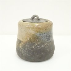 画像2: 萩焼　坂倉正治（十五代　坂倉新兵衛）造　灰被水指（本人識箱）（共箱） (2)