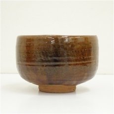 画像4: 宝山造　飴釉茶碗（共箱） (4)