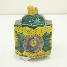 画像2: 九谷焼　錦山造　色絵牡丹文香炉（共箱） (2)