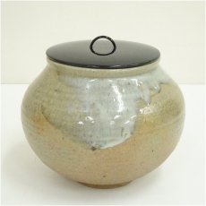 画像2: 唐津焼　鏡山窯　井上東也造　斑唐津水指（共箱） (2)