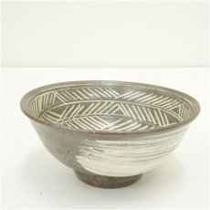 画像2: 高麗焼　李方子（楽善斎）造　刷毛目三島茶碗（共箱） (2)
