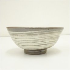 画像4: 高麗焼　李方子（楽善斎）造　刷毛目三島茶碗（共箱） (4)