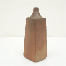 画像4: 備前焼　伊勢崎紳造　細口角花器（共箱） (4)