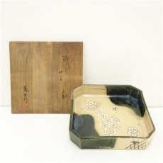 画像1: 加藤春鼎造　織部四方鉢（共箱） (1)