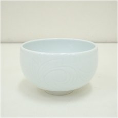 画像2: 京焼　瑞光造　青白磁唐草茶碗（共箱） (2)