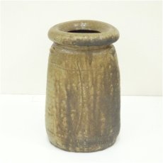 画像2: 備前焼　伊勢崎紳造　三角花入（共箱） (2)