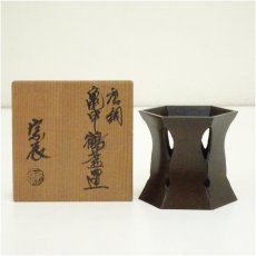 画像1: 一ノ瀬宗辰造　唐銅亀甲鶴蓋置（共箱） (1)