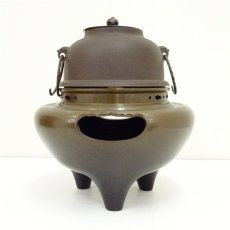 画像3: 一ノ瀬宗辰・菊地正直造　唐銅切合朝鮮風炉・真形釜添（釜鐶付）（共箱） (3)