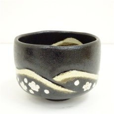 画像2: 大野九行造　黒楽梅花茶碗（箱付） (2)
