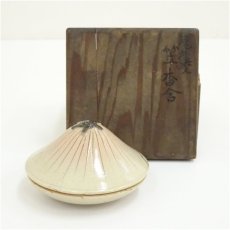 画像1: 尾戸焼　笠香合（共箱） (1)