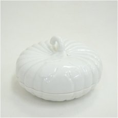 画像2: 肥前一陶窯造　白磁菊香合（共箱） (2)