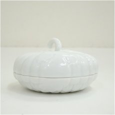 画像3: 肥前一陶窯造　白磁菊香合（共箱） (3)