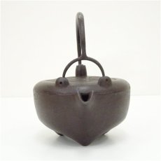 画像4: 釜師 佐藤浄清造 丸形銚子(朱竹絵替蓋添)(共箱) (4)