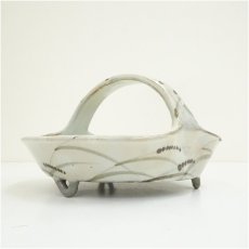 画像3: 唐津焼　十三代　中里太郎右衛門窯造　唐津絵粉引手付鉢（共箱） (3)