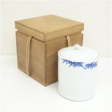 画像1: 鶴峰園　三猿造　染付白磁鶴文水指（保護箱） (1)