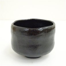 画像2: 京焼　伊東桂楽造　長次郎写次郎坊黒楽茶碗（共箱） (2)