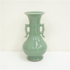 画像2: 京焼　加藤渓山造　天龍寺青磁耳付花瓶（共箱） (2)