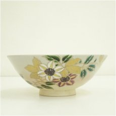 画像4: 京焼　弘艸造　色絵鉄線平茶碗（共箱） (4)