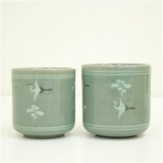 画像3: 海州窯　厳基煥造　青磁雲鶴夫婦湯呑（共箱） (3)