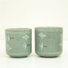 画像4: 海州窯　厳基煥造　青磁雲鶴夫婦湯呑（共箱） (4)