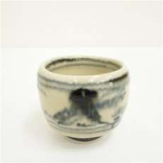 画像2: 加藤偉三（桃山子）造　絞り手安南蜻蛉ぐい呑盃（共箱） (2)