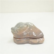 画像2: 萩焼　三輪敏之造　干支亥香合（共箱） (2)