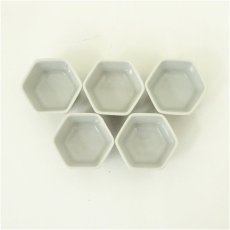 画像3: 九谷焼　玉峰造　六角牡丹文酒器揃（共箱） (3)