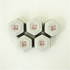 画像4: 九谷焼　玉峰造　六角牡丹文酒器揃（共箱） (4)