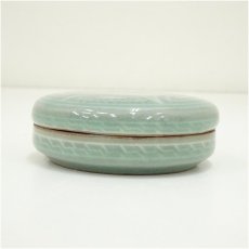 画像2: 李連休造　高麗青磁香合（共箱） (2)