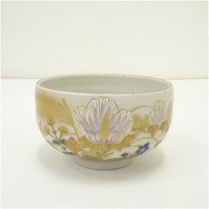 画像2: 陶器九谷焼　芦湖造　色絵秋草茶碗（共箱） (2)