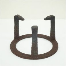 画像2: 紫金堂　加藤忠三朗造　笹爪五徳（共箱） (2)