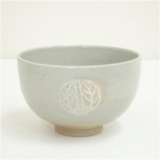 画像2: 赤膚焼　尾西楽斎造　御紋入茶碗（箱付） (2)