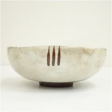 画像4: 唐津焼　十三代　中里太郎右衛門窯造　絵粉引鉢（共箱） (4)