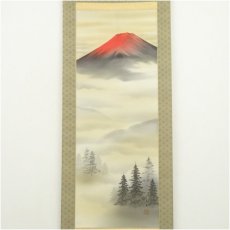 画像2: 岩田東嶺筆　朱映富士　赤富士　肉筆絹本掛軸（共箱） (2)