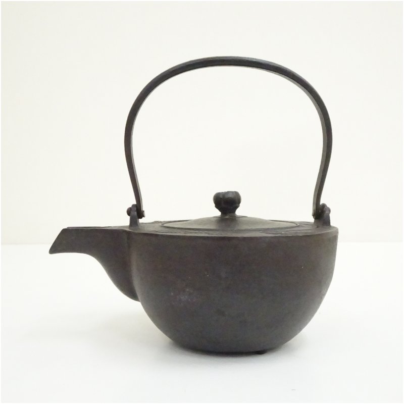 画像3: 釜師 人間国宝 高橋敬典造 松地紋銚子(替蓋付)(共箱) (3)